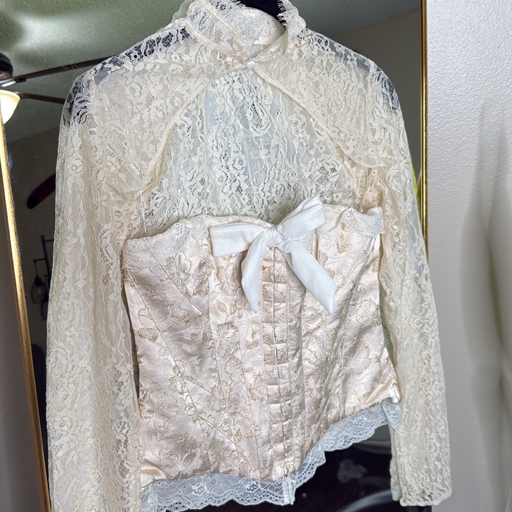 House of CB ‘Perdita’ & ‘Mara’ Ivory Metallic jacquard corset, bolero maxi Set - Picture 8 of 11